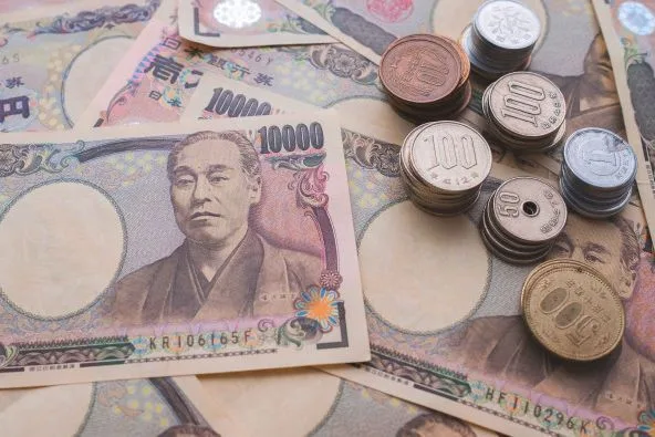 Cambiar dinero a yenes. Comprar yenes.