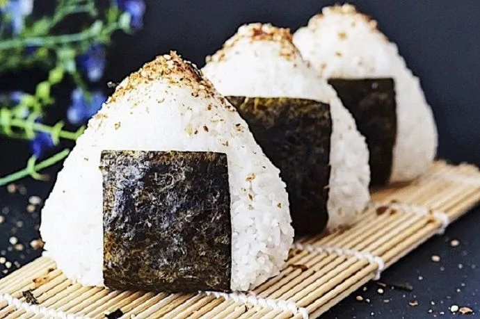 Preparar onigiri