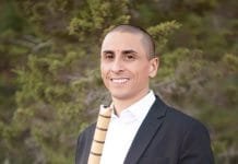 Rodrigo Rodríguez, maestro de la flauta japonesa shakuhachi Rodrigo Rodríguez. Flauta japonesa shakuhachi