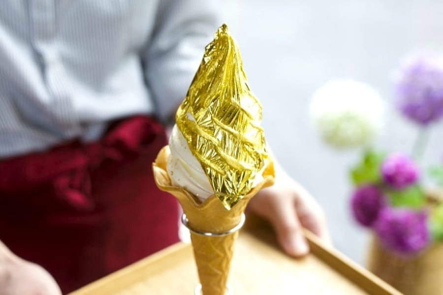 Helado de Kanazawa con pan de oro